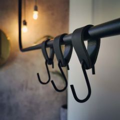 S-Haken mit Lederschlaufe